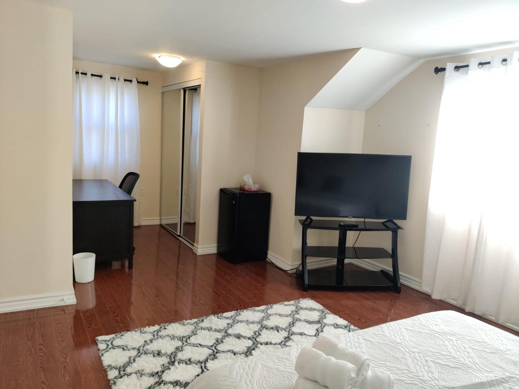 Spacious Mbr Near Kennedy Subway & Go Toronto Ngoại thất bức ảnh